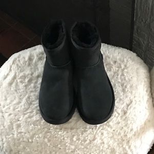 Ugg minis; black - size 8.